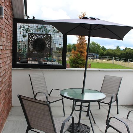 Contemporary Countryside Home Dromore  エクステリア 写真