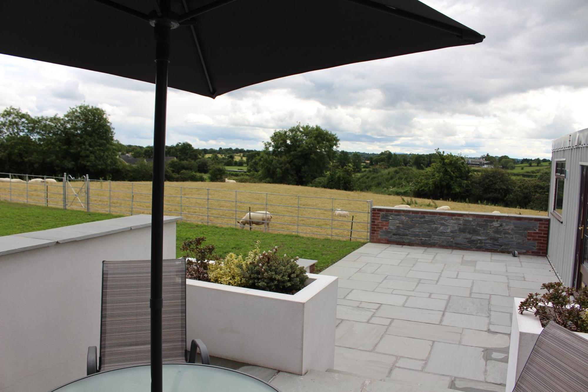 Contemporary Countryside Home Dromore  エクステリア 写真